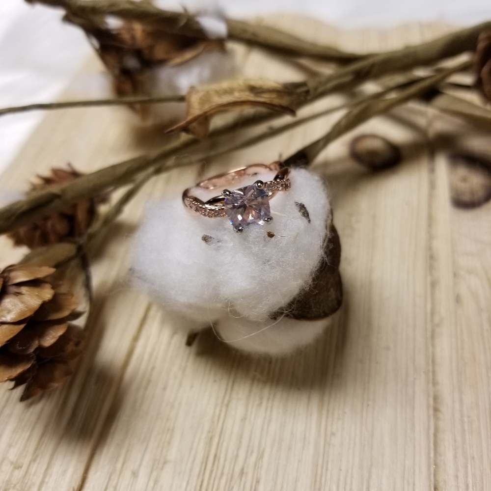🚨🚨HOST PICK🚨🚨BEAUTIFUL!! Round Rose Gold & Silver ring with CZ's💍💍 - Picture 7 of 11